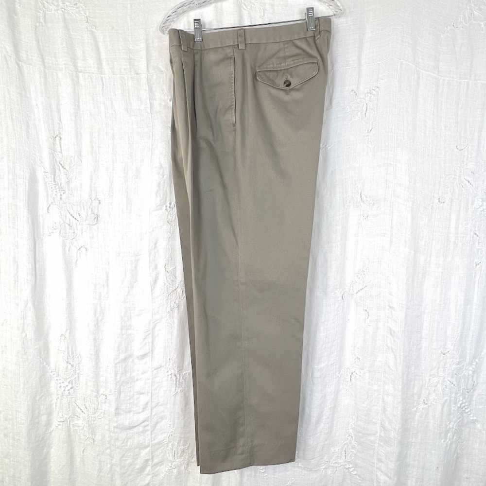 L.L. Bean Wrinkle-Free Chinos Men’s Sz 36 Like New! - Picture 9 of 9